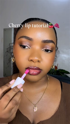 Lip gloss tutorial🍇 #lipgloss #makeup #shorts