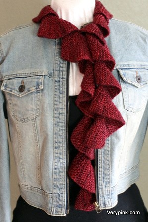 Learn to Knit a Spiral Scarf - v e r y p i n k . c o m - knitting patterns and video tutorials