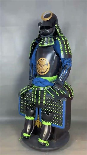 A Closer Look at the Handmade Samurai Armor by thesamuraiarmor.com #cosplay