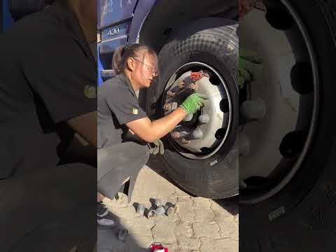 你别看我赚钱的样子很狼狈，其实我花钱的样子也很潇