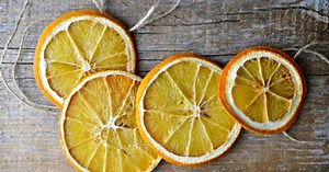 Old Fashioned Christmas Decor That You Can Make