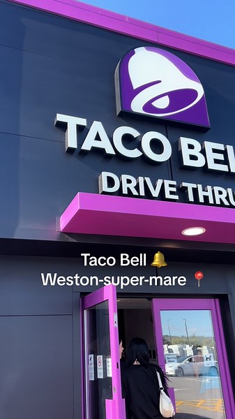 Trying Taco Bell for the First Time: Weston-super-Mare Taco Bell Review
