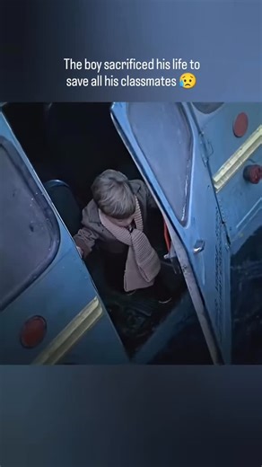 Cinematic scenes on Instagram: "🎬Simon Birch (1998) Simon Birch may be the smallest boy in town, but his heart is impossibly huge. Convinced he’s destined for a heroic purpose, Simon forms an unbreakable bond with his best friend Joe as they navigate loss, faith, friendship.and the search for meaning. With humor, heartbreak, and quiet courage, the film shows how even the most unlikely person can change lives forever. A gentle, emotional story that stays with you long after the credits roll. Gen