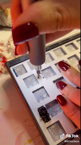 Just doing my usual mods with my Anne Pro 2 keyb! (We like it thoccy). Will be doing my 1st keyboard giveaway on IG tomorrow with @annepro_official & taihao keycaps! Follow us there ✨ #asmr #keyboard #keyboardasmr #typing #tech #gaming