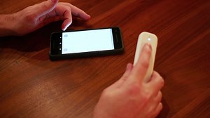 听光头老外介绍如何使用-ili（咿哩）离线即时翻译器