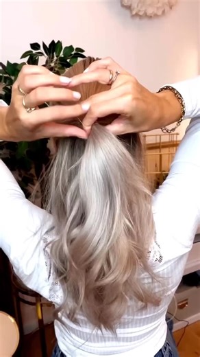 Zen on Instagram: "Schnelle is einfache frisur fur den alltag #fashion #trending #instahair #instagood #instamood #instagram #foryou # . . . HairCare #HairStyle #HealthyHair #HairGoals #GlossyHair #HairStyling #HairTips #BeautifulHair"