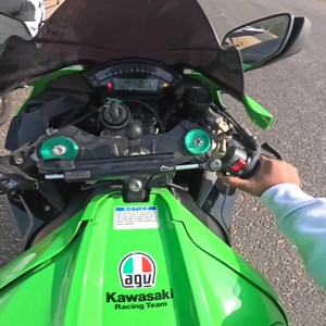 🤩 Kawasaki Zx10r Vs Zx10r Wheelie Stunt 💯 #viralpostfbpage #viralpost2025 #Viralpostfacebook #riders #zx10r | Mr Zero Vlogs