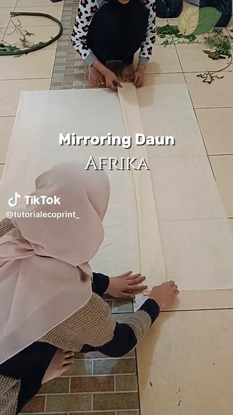 Workshop Ecoprint Daun Afrika di Inacraft 2025