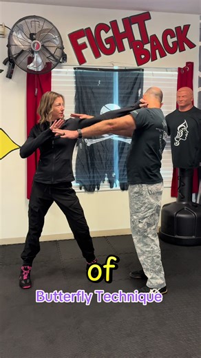 Here’s another option for dealing with a strangulation. 👊 #selfdefenseforwomen #empoweredwomen #fyp #becomedangerous