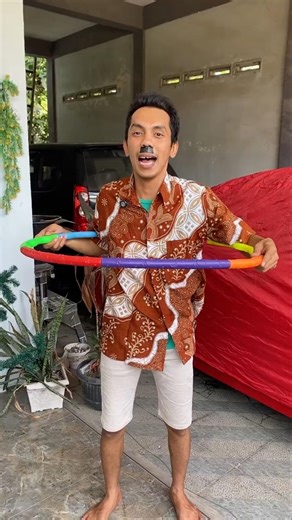 bapak bisa main hula hoop
