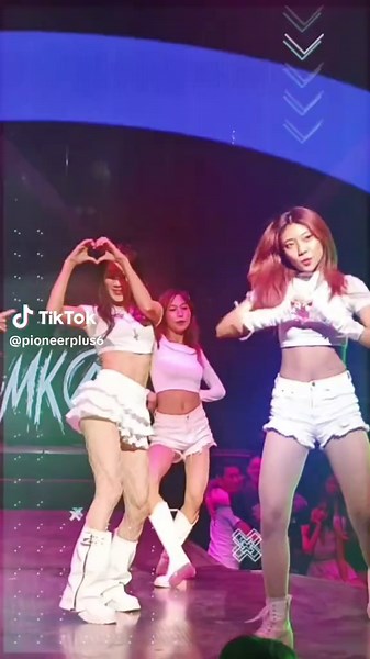 Glamorous Dancer’s Performance at Wednesdays Night