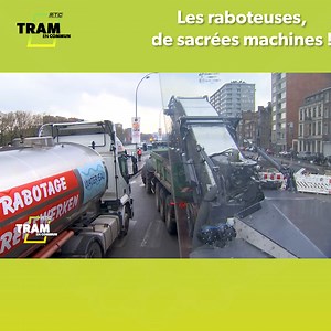 25 tracteurs avec des bennes de 20 tonnes chacune, il fallait bien ce convoi pour emmener le bitume de la partie de voirie du quai St Léonard, bitume arraché par d'imposantes raboteuses ! | Qu4tre - Liège Média