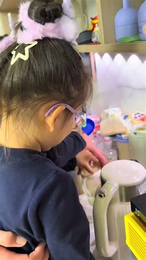 Today’s housework helpers, the little helpers in the kitchen, grandma said that I am really conv