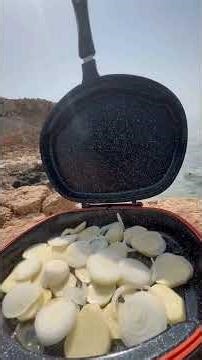 "Catch & Cook: Preparing a Stunning Red Grouper by the Crystal Clear Sea!" 🌊🔥
