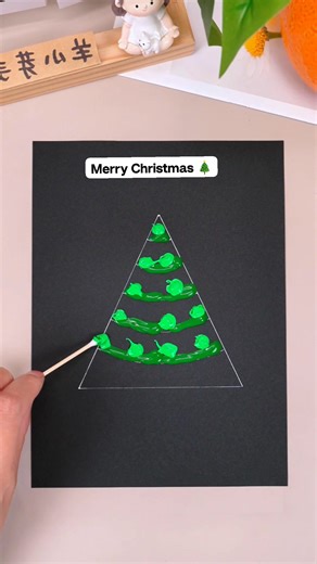 Let's draw a Christmas tree together! Don't throw away your old toothbrush, use it to draw a Christmas tree | Handmade Craft