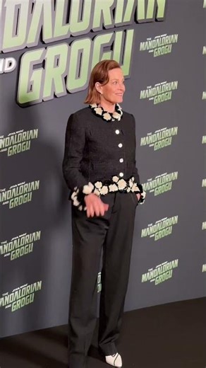Sigourney Weaver in Paris for the premiere of "The Mandalorian of Grogru" #sigourneyweaver