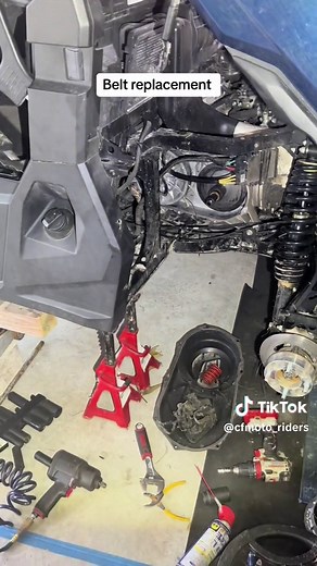 Finally broke the belt!! I’m gonna make a second video step-by-step had to replace the belt edition had to change the clutch. ##cfmoto##uforce1000xl##mechaniclife##atv##sxs##utv##dyi##fy