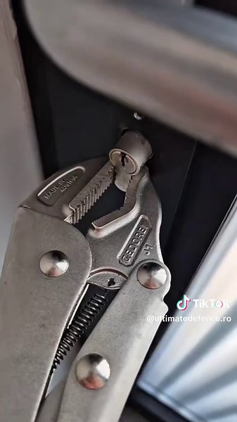 Securitatea ușilor: Cum să protejezi casa ta