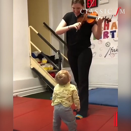 A baby’s reaction to hearing a violin for the first time… ❤️🎻 (🎻 Laura Zawarski, 📹 Rachel Griffin) | Classic FM