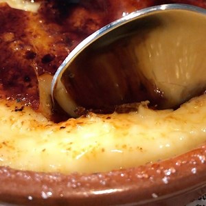 41K views · 1.2K reactions | La crème catalane... avec son petit gout d'orange... super onctueuse et couche caramélisée craquante...  crema catalana | HerveCuisine | Facebook