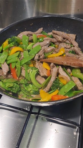 Beef with veg stir-fry 👩‍🍳 #food #shorts #shortvideo