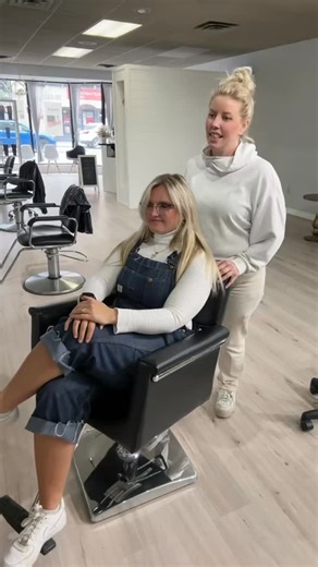 PICTURE TIME! #experienceexeter #lstudio #lstudio390 @experienceexeter @lstudio390 @leesaregier @olivia.maclean @makemeupliv | L Studio & Co.