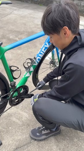 212K views · 1.1K reactions | How to remove a road bike pedal #cycling #howto #road bike #pedal #remove #cyclist #bindingpedal #pedal #removebackground | Shimojiman | Facebook