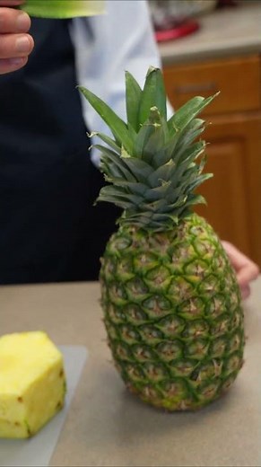 How to Know if a Pineapple is Ripe