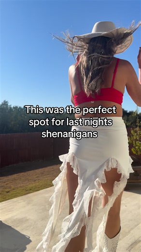 Shania walks on Reels