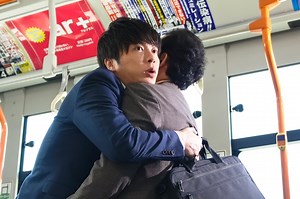 田中圭×吉田鋼太郎×林遣都、“おっさんの純愛”始まる「おっさんずラブ」＜第1話あらすじ＞ - モデルプレス