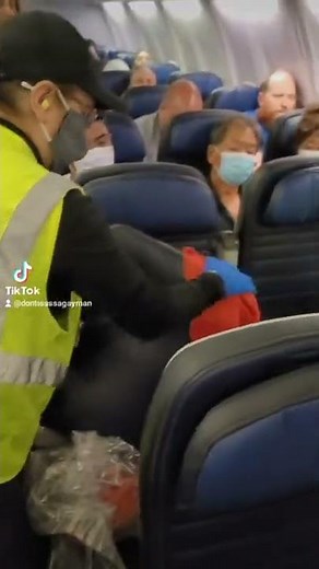 man vomited on me on my flight from Vegas #unitedairlines #vomit #dontcrossagayman #vegas