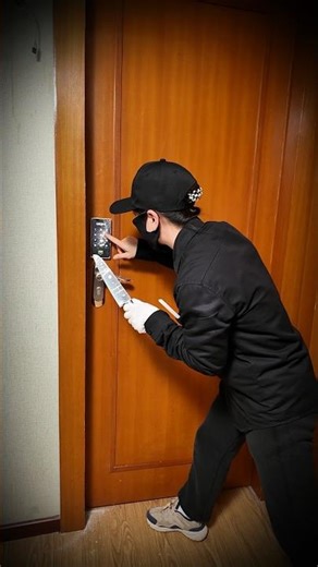 🚪🚫The intruder was stopped by this little gadget. #shorts