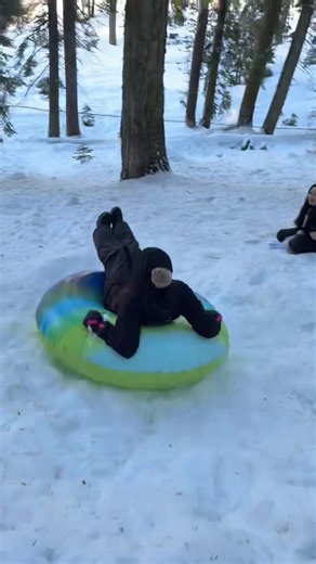 the snow tube said bye to me literallyyy 😪 #snowtubbing #fail #fyp #funny