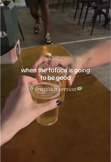 you just need a 600ml beer bottle and to be sitting on the streets 🇧🇷 #fofoca #gossip #brazil #rio #riodejaneiro #beer #brazilianversion #brazilian @Elisa Mussumeci