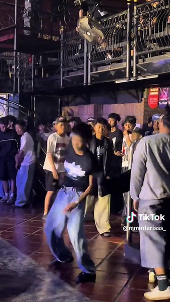 Pengertian dan Fungsi Moshing dalam Musik