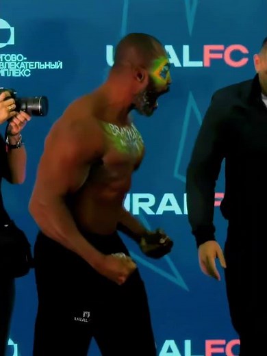 This crazy bodybuilder got what he deserved! #mma #ufc #boxing