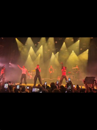 Elektrisk- tilburg (HELLO MARCUS POINTED AT ME?) @Marcus & Martinus @mmtourupdate #marcusandmartinus #concert #xyzbca #viral #fyp