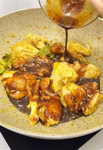 SEMUR AYAM KENTANG bahan 1: - 500gr ayam Bahan 2: - 8 siung bawang merah - ⁠1 sachet Desaku Bumbu Marinasi - 3 sdm air bahan 2: - 5 sdm kecap manis - 1 sachet Desaku Bawang Putih Bubuk - ⁠1 sachet Ladaku Merica Bubuk - ⁠1/2 sdt gula pasir - ⁠1 sdt garam - 3 sdm air bahan 3: - 5 sdm minyak untuk menumis - ⁠1/4 buah pala - ⁠2 cm kayu manis - ⁠2 buah cengkeh - ⁠3 buah kentang - ⁠750ml air #semurayam #semurayamkentang #menurumahan #cooking #cookingwithmichan