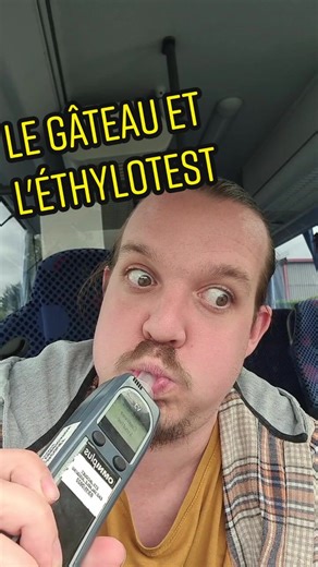 Réaction amusante au test d'éthylotest avant le gâteau