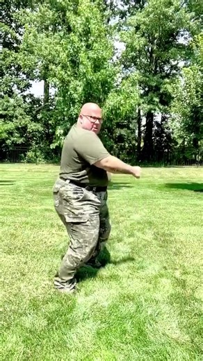 This is what guys who are at Applebees and say they were recon delta snipers look like when getting ready. Hooah and rah. #deltaforce #army #navy #airforce #marines #snipers #vetradiosyndicate #applebees #karate #mma #ufc #hamburger #chicken #operator #veterans | Vet Radio Syndicate