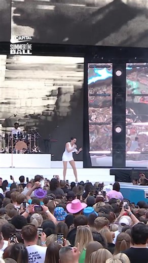 Jessie J Performs 'Do It Like A Dude' at Capital