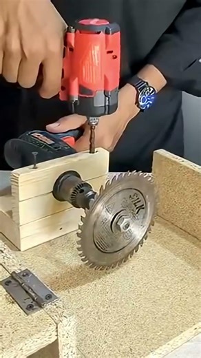 Cutting wood using an assembled grinding machine for precise shaping