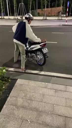 Review Xe Wave Màu Đen Bóng và Các Phụ Kiện Độc Đáo