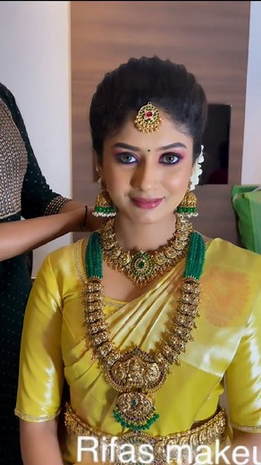 Bride Sarees on Instagram: "Beautiful Yellow silk saree 💛 paired with Gold Temple Jewellery ✨ Follow us @bride_sarees for Trending bridal saree collection Mua @rifas_makeup #indianbrides#bridalmakeup#bridalsarees#weddingsaree#weddings#indianwedding#indianwear#indianweddingdress#latestsarees#indianmakeup#weddinglehenga#indianbride#sareeblouse#saree#sareelove#blouse#latestblousedesigns#weddingblouse#kanjeevaram#ethnicwear#ethnicfashion#banarasisaree#cottonsarees#silk#silksarees#aariwork#southindi