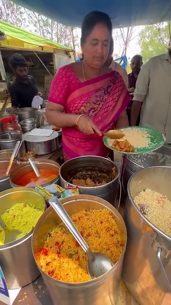Anuradha Amma Serves Best Unlimited Non Veg Thali In Hyderabad | Spoons of Indore