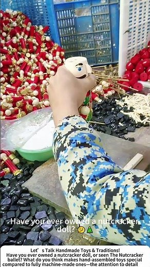 Assembling Nutcracker Dolls – Handcrafting a Holiday Classic! 🎨🎄