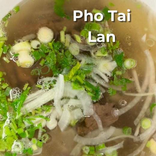 🔥 Pho Tai Lan – Stir-Fried Rare Beef Pho brings a flavorful twist to the classic Vietnamese pho! Tender slices of beef are quickly stir-fried with garlic and onions over high heat, locking in all the rich, savory aroma before being poured over with hot, slow-simmered beef broth. The result? A bowl of pho that’s bold, aromatic, and full of depth — where the fragrance of sautéed beef meets the comforting sweetness of traditional Vietnamese broth. 🍜💛👉 Perfect for those who love pho with a bit m