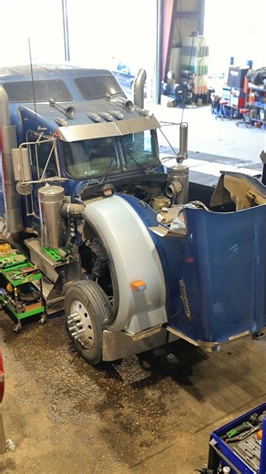 Kenworth engine rebuild is underway and running smooth 🛠️🚛 Everything’s coming together just right won’t be long before this beast is back on the road hauling like a champ 💪 Need any diesel work done? give us a call and book an appointment at (306) 244-4010 or give us a visit at 620 46 St E. | Superior Diesel Services