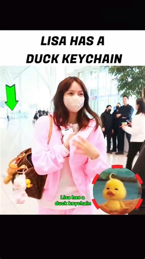 Lisa has a Duck keychain😂😅 #lisa #lisashorts #duck #lalisa #shorts #shortsfeed