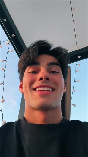 Romantic Confession: I Bought You Any Ring Trend Explained